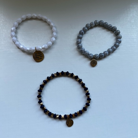 set of 3 bracelets In Tin Container. - Picture 4 of 5